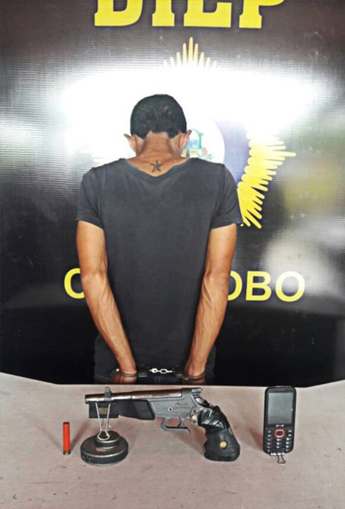 Otro de los detenidos por la policía estadal. (Foto: Gobernación de Carabobo)