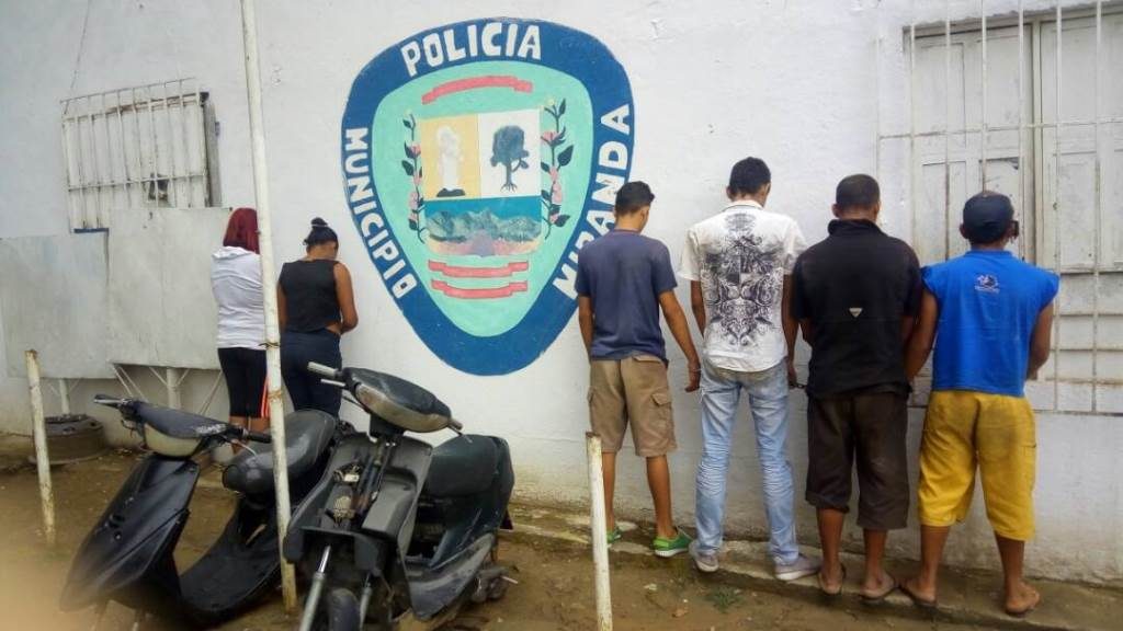 Atraparon desvalijando, motos, banda - acn