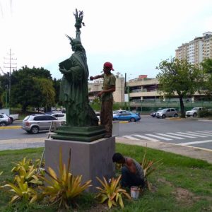 Recuperan Estatua de la Libertad de Valencia