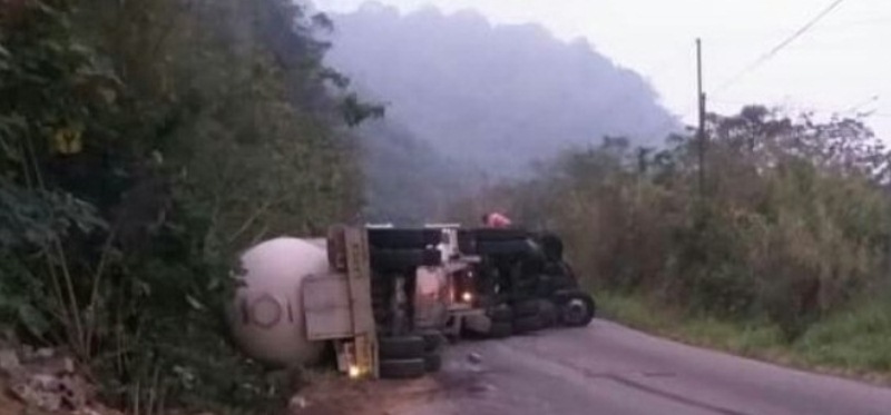 Gandola cargada de gas licuado volcó en el estado Táchira - acn