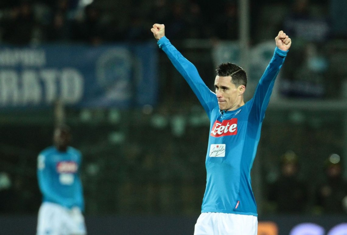 Napoli mantiene la punta en la Serie A