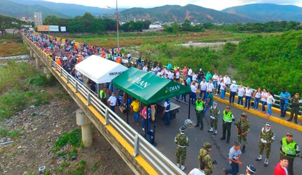 venezolanos huyen a Colombia