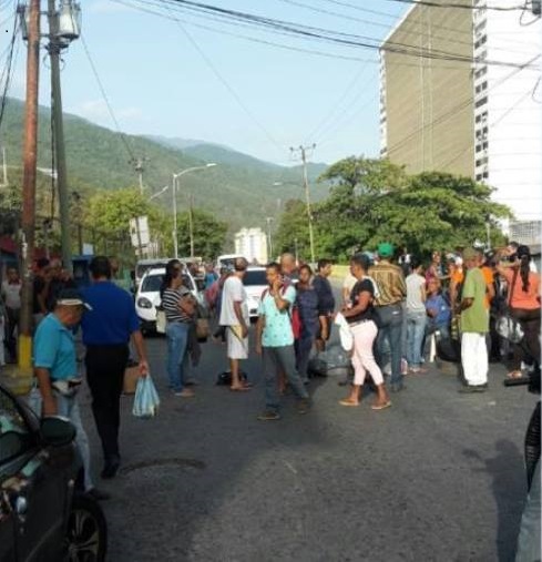 Continúan las protestas en el Venezuela -acn