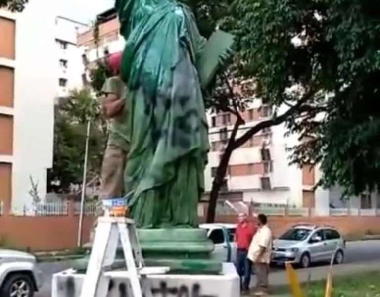 Recuperan Estatua de la Libertad de Valencia
