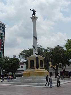 Academia de Historia expresa su protesta por desvalijamiento constante del monolito de plaza Bolívar de Valencia