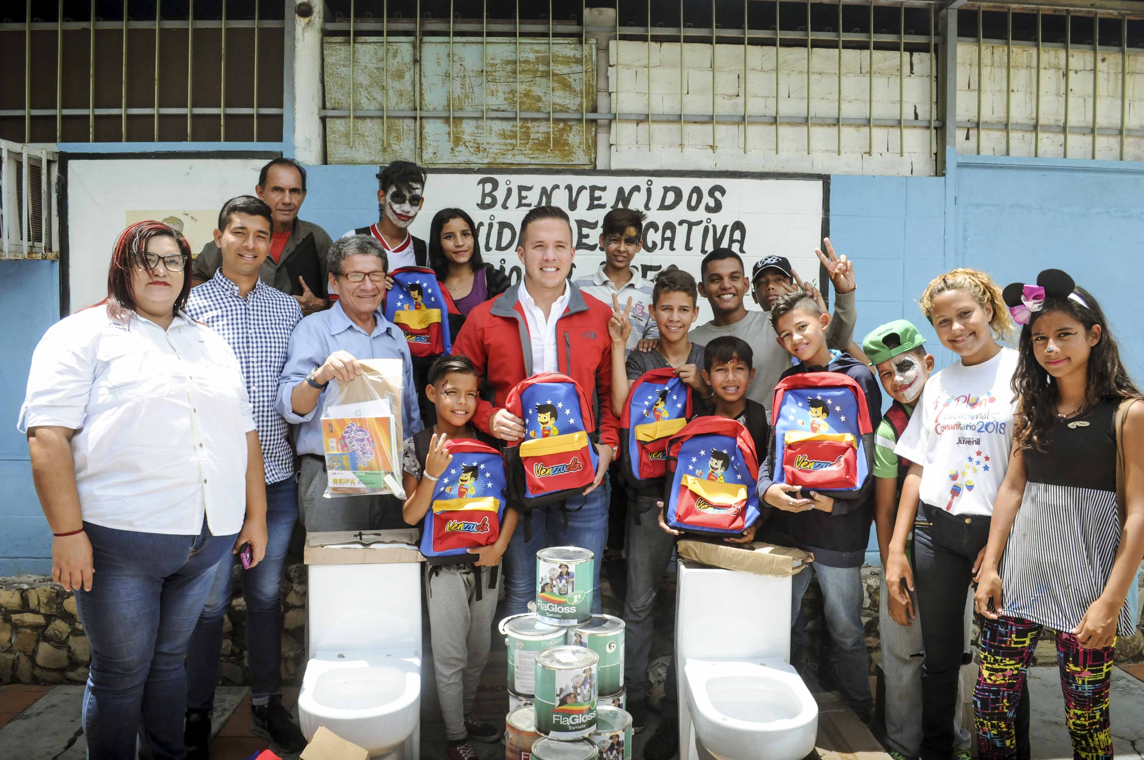 Acn- Sepa cual escuela de Naguanagua recibió morales y materiales para mejorar la infraestructura
