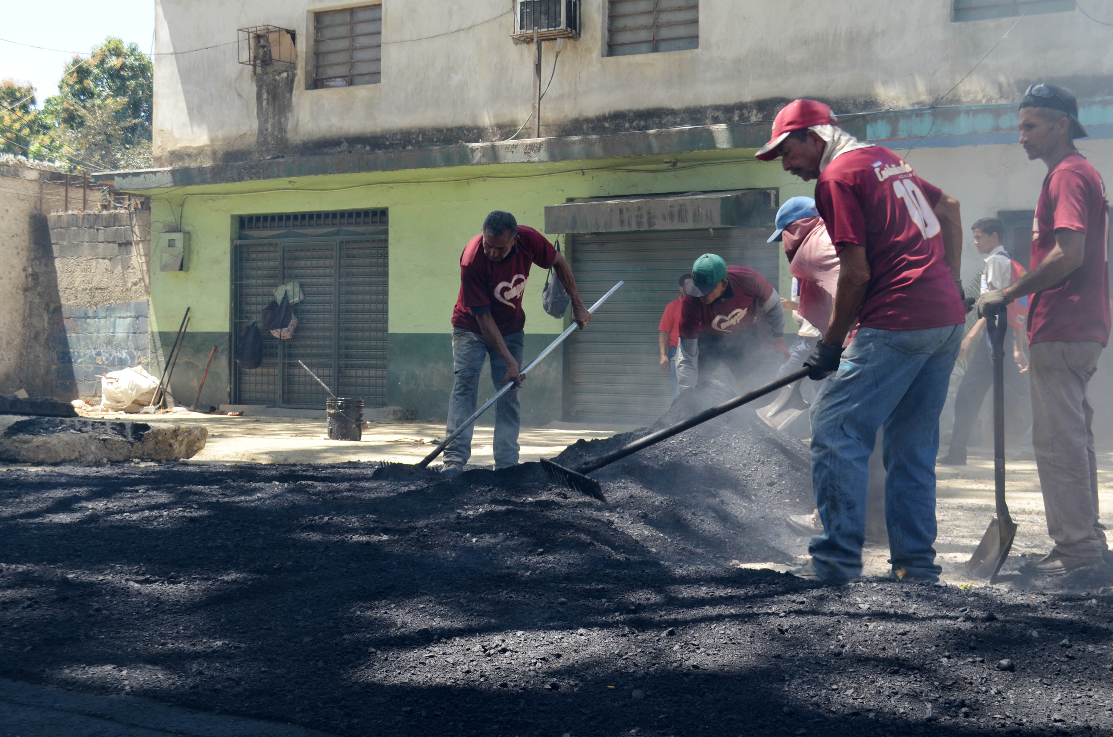 ACN- Miles de toneladas de asfalto llegan a calles y avenidas de Guacara