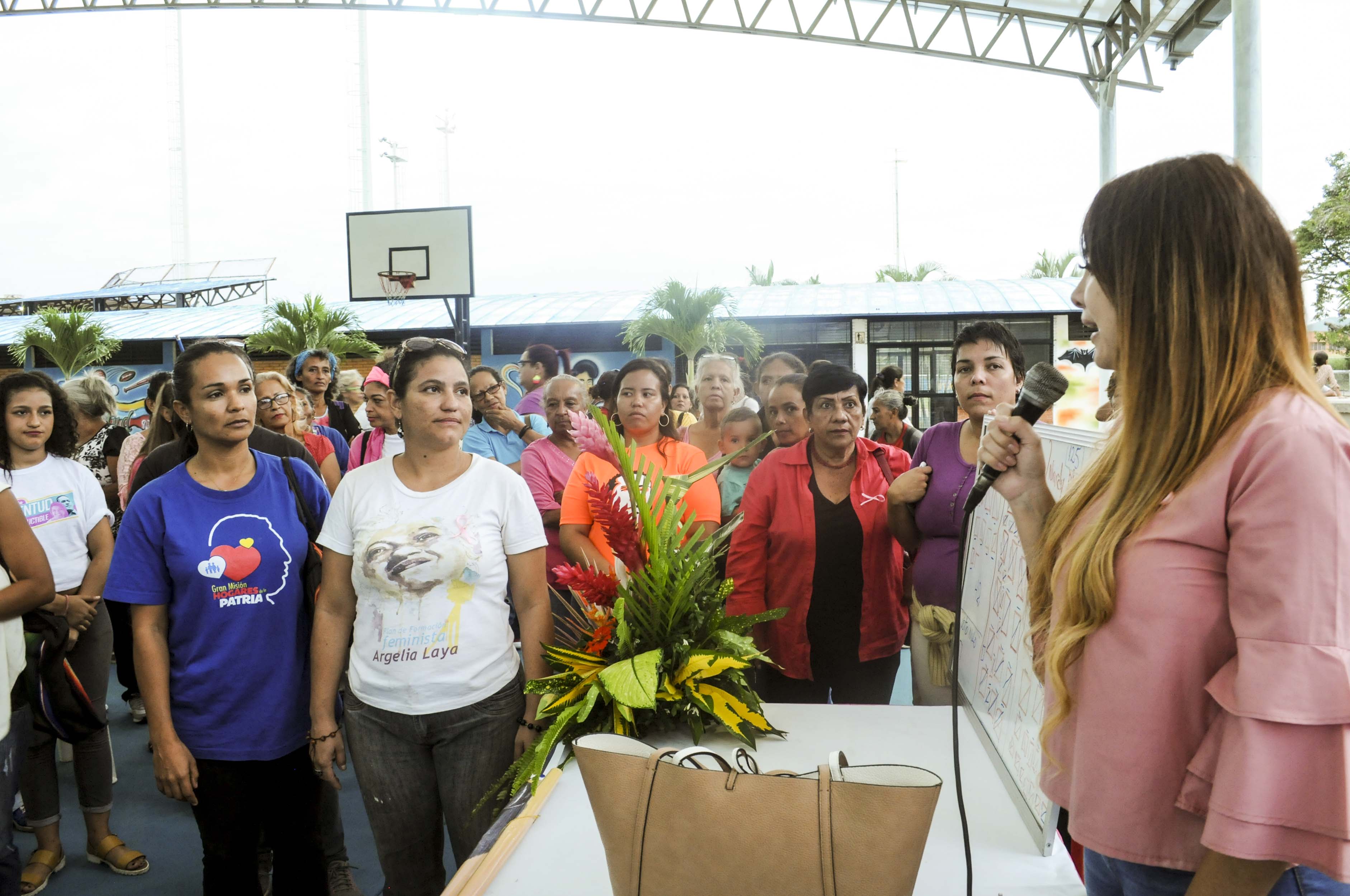 ACN- Eligen representantes de Naguanagua para el II congreso de la mujer