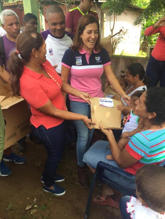 ACN- Favorecidas cientos de familias jornada social en Puerto Cabello