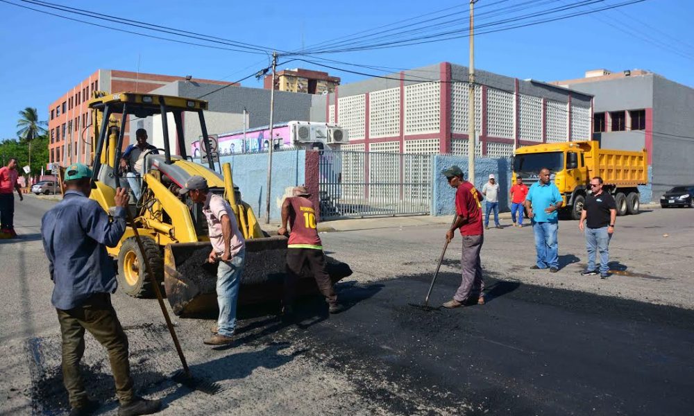 ACN- Llegan 40 toneladas de asfalto a Puerto Cabello