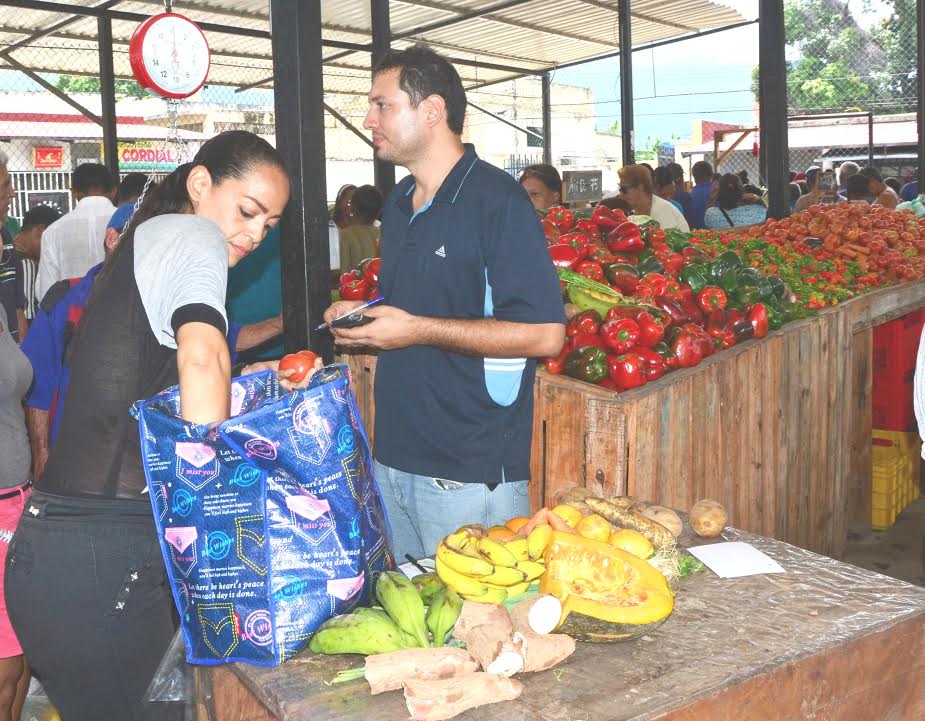 ACN- Porteños compraron en gran feria productos a precios regulados