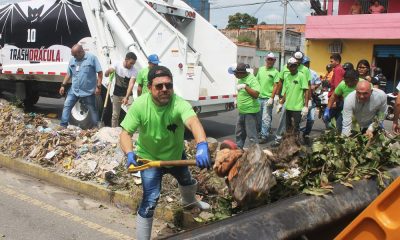 ACN- Así fue como Gobernador Lacava recogió basura en calles de Valencia