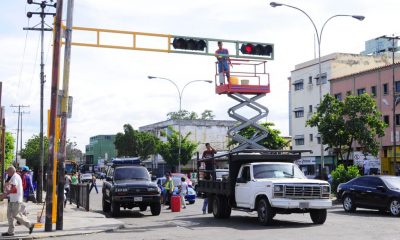 ACN- Rehabilitan semáforos de avenida Lara en Valencia