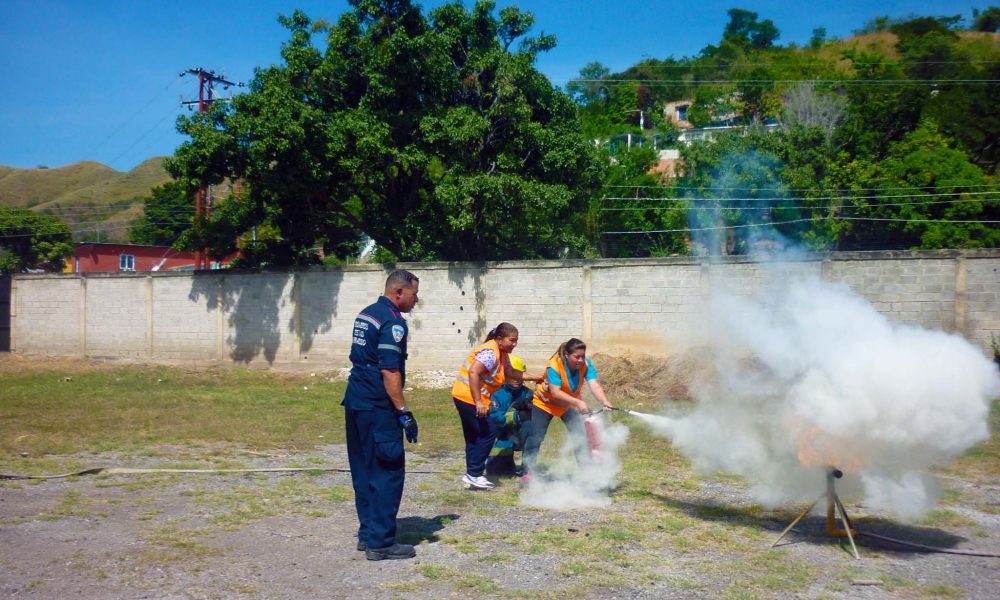 ACN- Trabajadores de la salud de Guacara listos para combatir el fuego