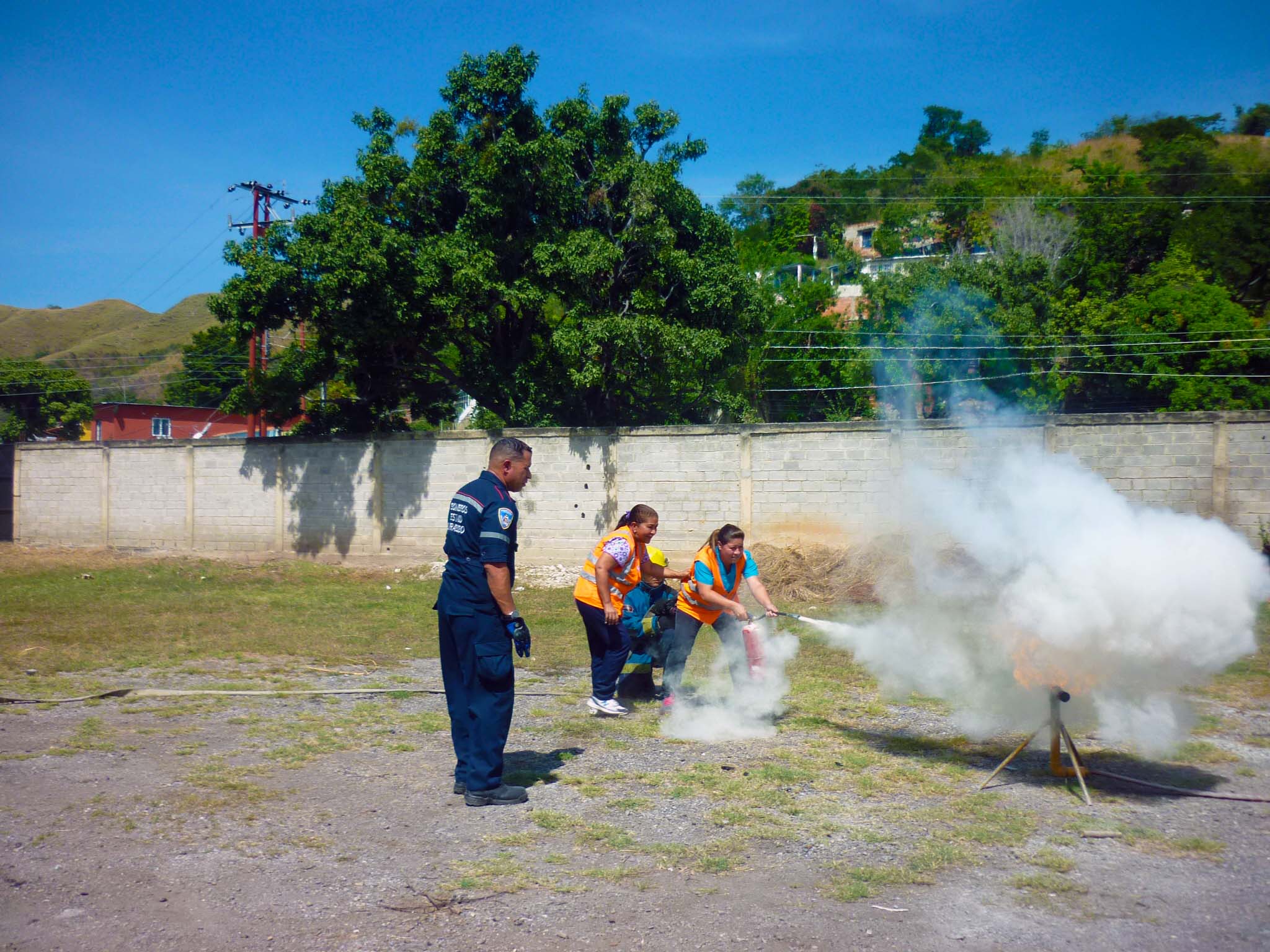 ACN- Trabajadores de la salud de Guacara listos para combatir el fuego