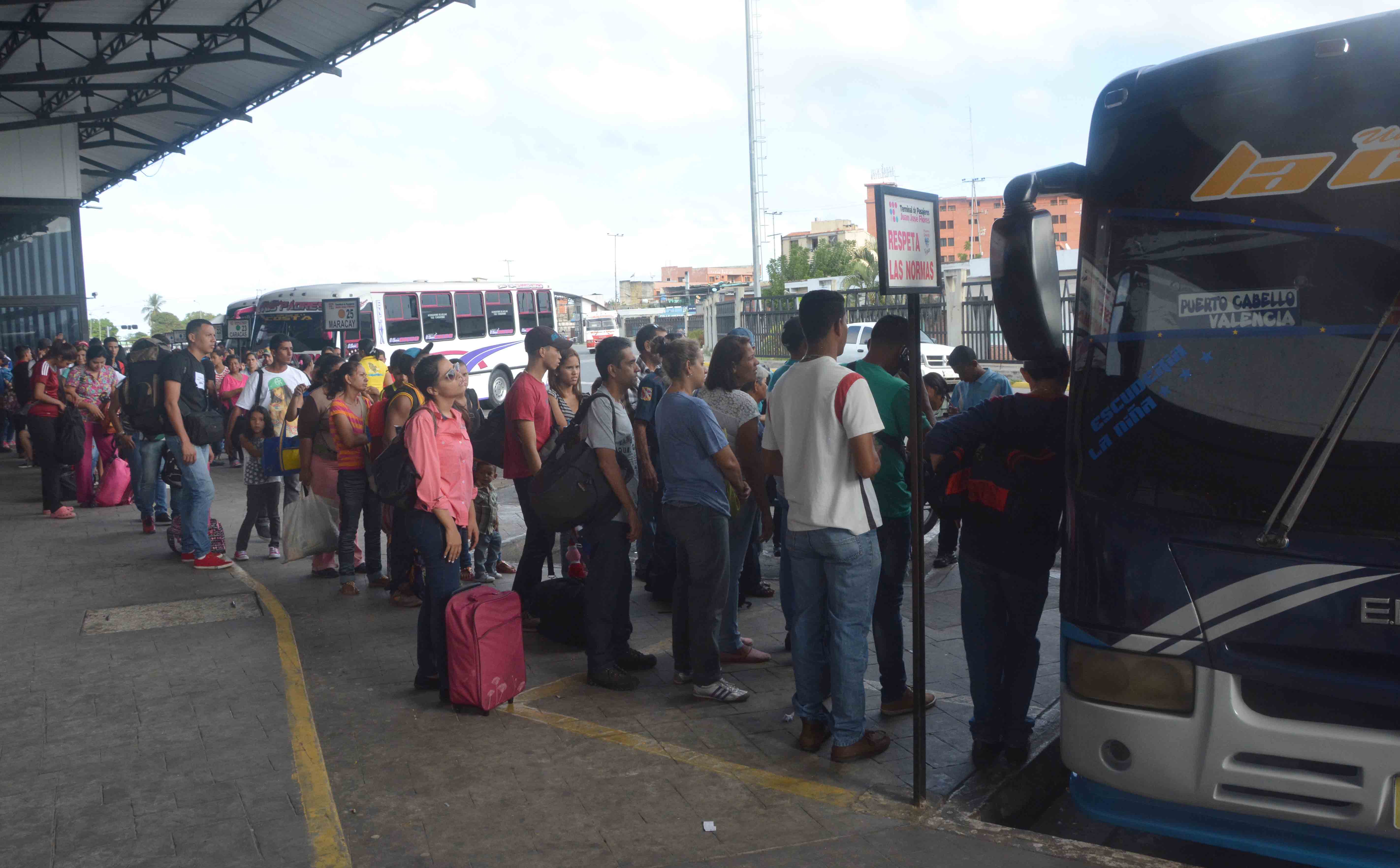 ACN- Ciento 50 mil personas se movilizaron por el terminal de Puerto Cabello