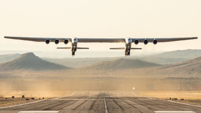 Avión más grande del mundo sobrevoló cielo estadounidense. Foto: AFP
