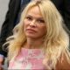 ¡En shock! Así fue la reacción de Pamela Anderson ante el arresto de Assenge. Foto: Agencias