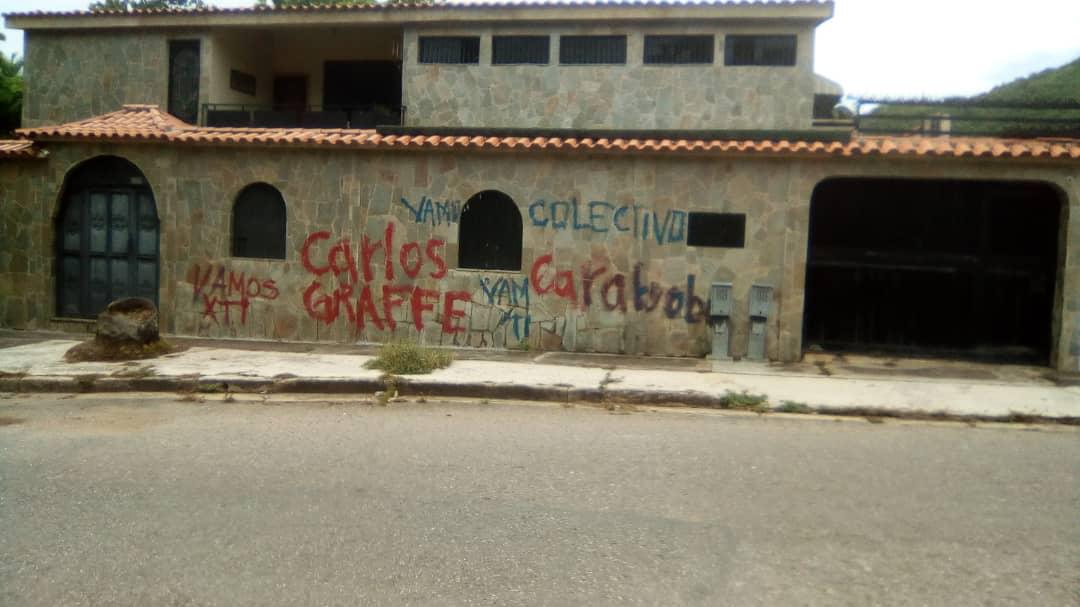 Grafitis diputados carabobeños. ACN