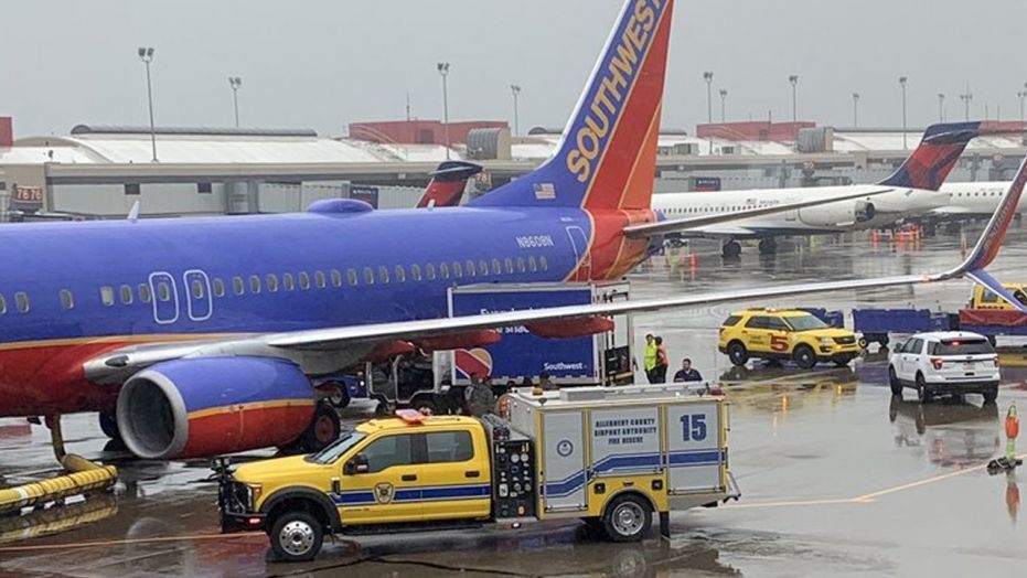 Un camión chocó con un avión en el aeropuerto de Pittsburgh