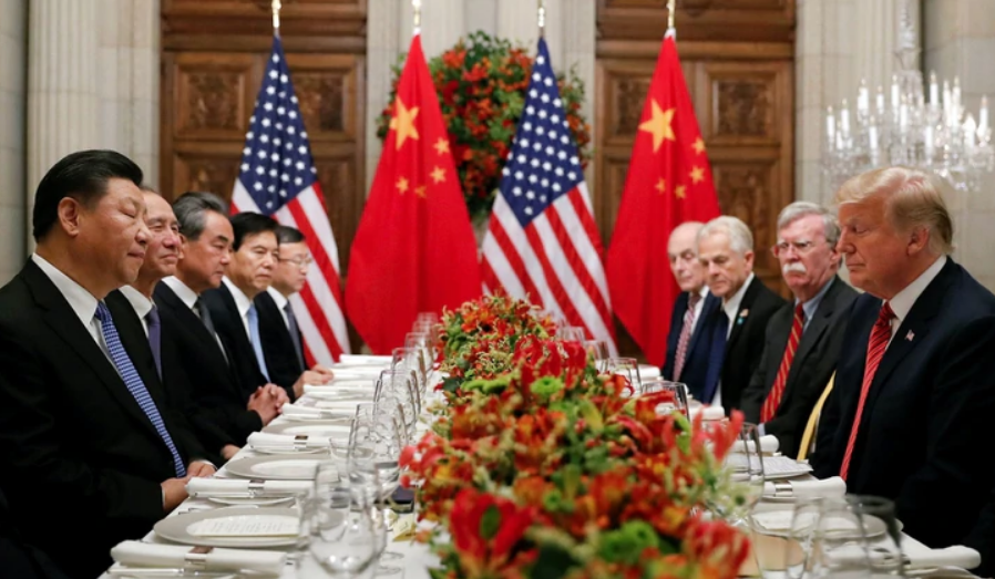 Trump suavizaría sanciones a Huawei si bajan las tensiones con China.