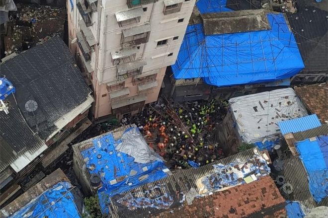 Docenas de personas atrapadas en edificio que colapsó en India