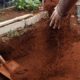 Insólito: Exhumaron un cadaver para quitarle el uniforme