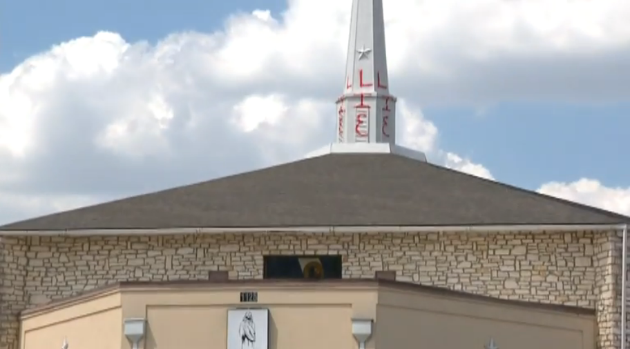 Inquietantes mensajes "anticristianos" aparecen en iglesias de Texas