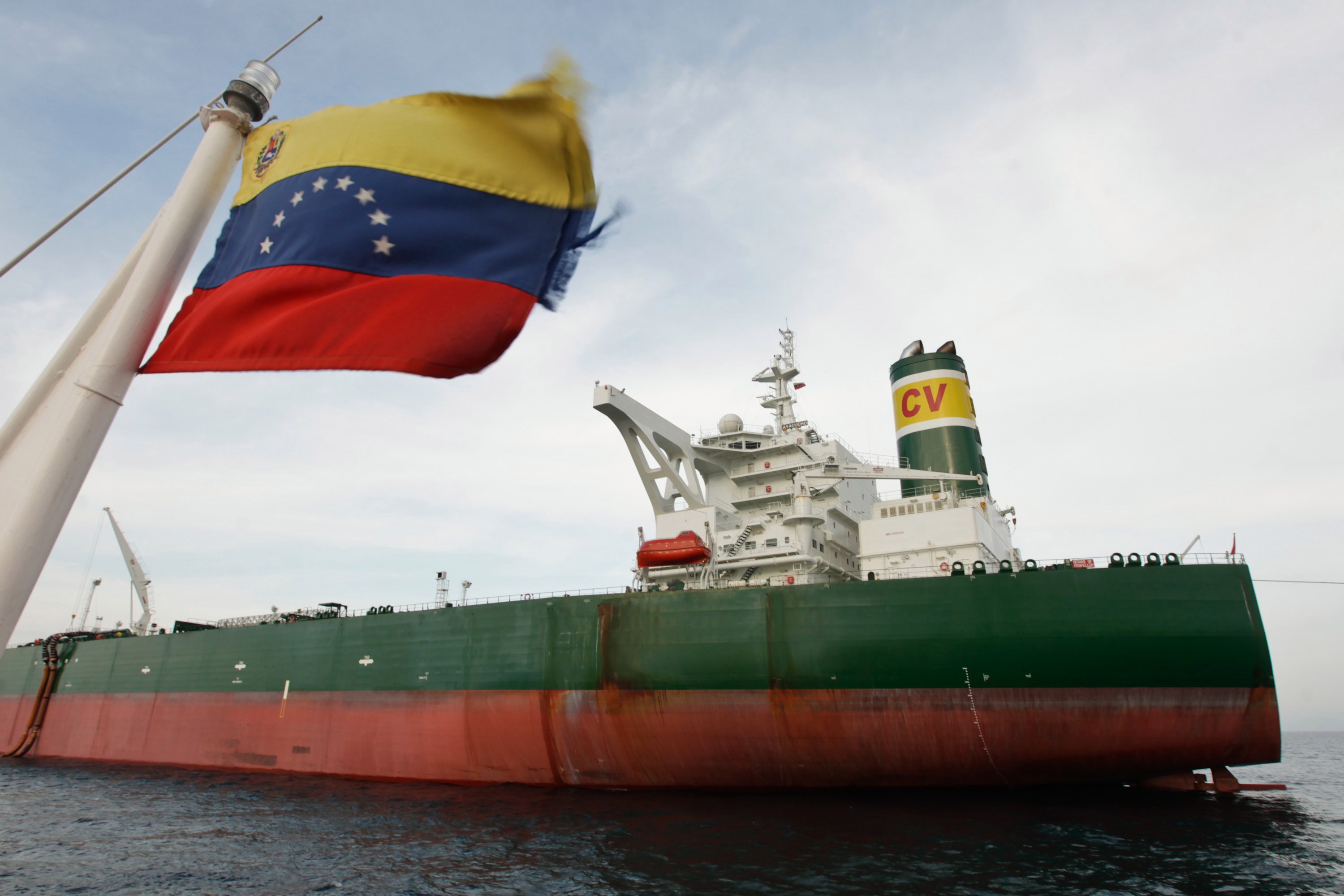 Petróleo venezolano regalado - ACN