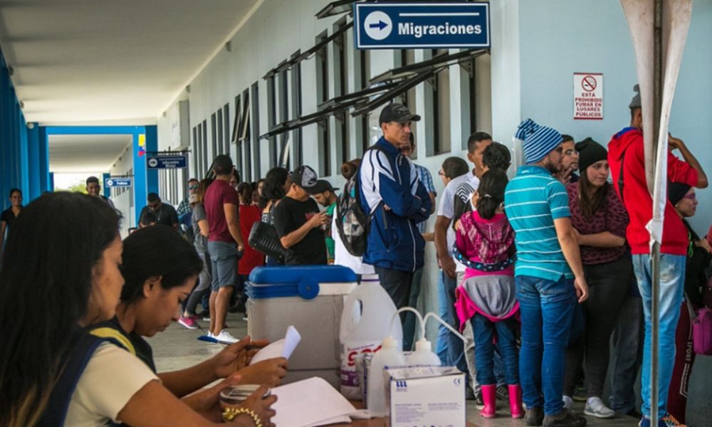 Venezolanos envían remesas a su familia desde el Perú - acn
