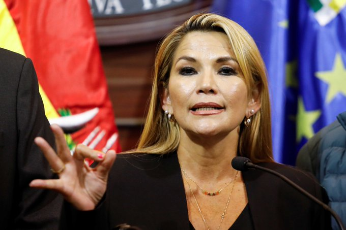 Jefa del Senado boliviano asumió la presidencia interina