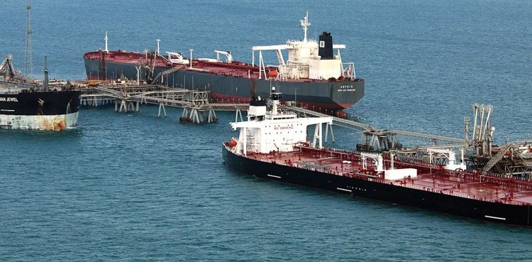 Emiten sanciones internacionales contra seis buques petroleros venezolanos