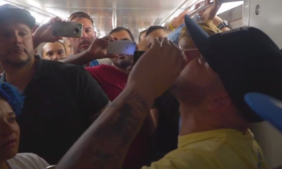 Nacho deleitó a su público cantando en el Metro de Caracas