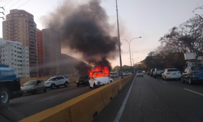 vehículo en llamas en Valencia