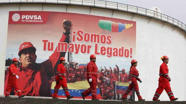 Maduro evalúa privatizar la gasolina