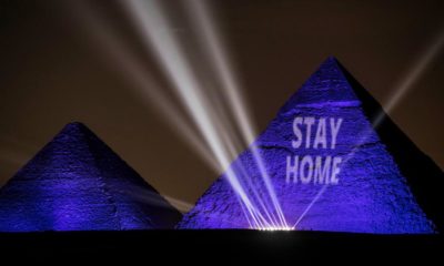 Pirámides de Egipto iluminadas con mensajes de seguridad por Covid-19