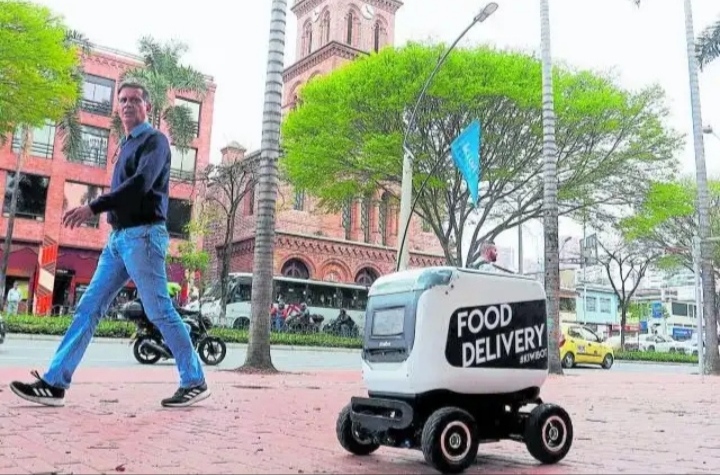 robots entregan pedidos en Medellín KiwiBo - acn