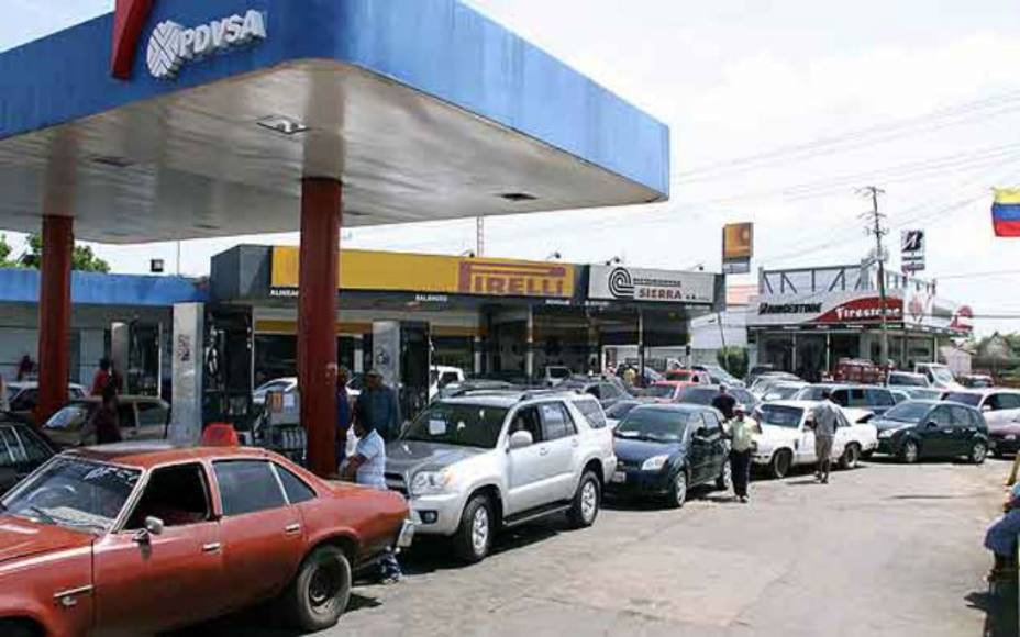 México envía combustible a Venezuela