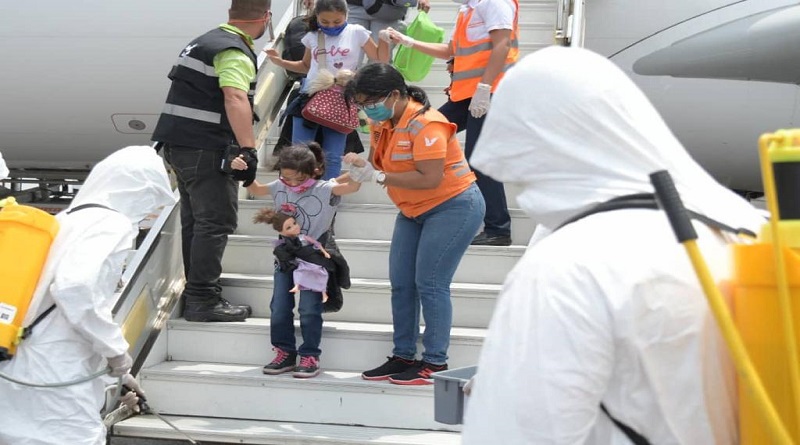 250 venezolanos varados en Chile regresan al país