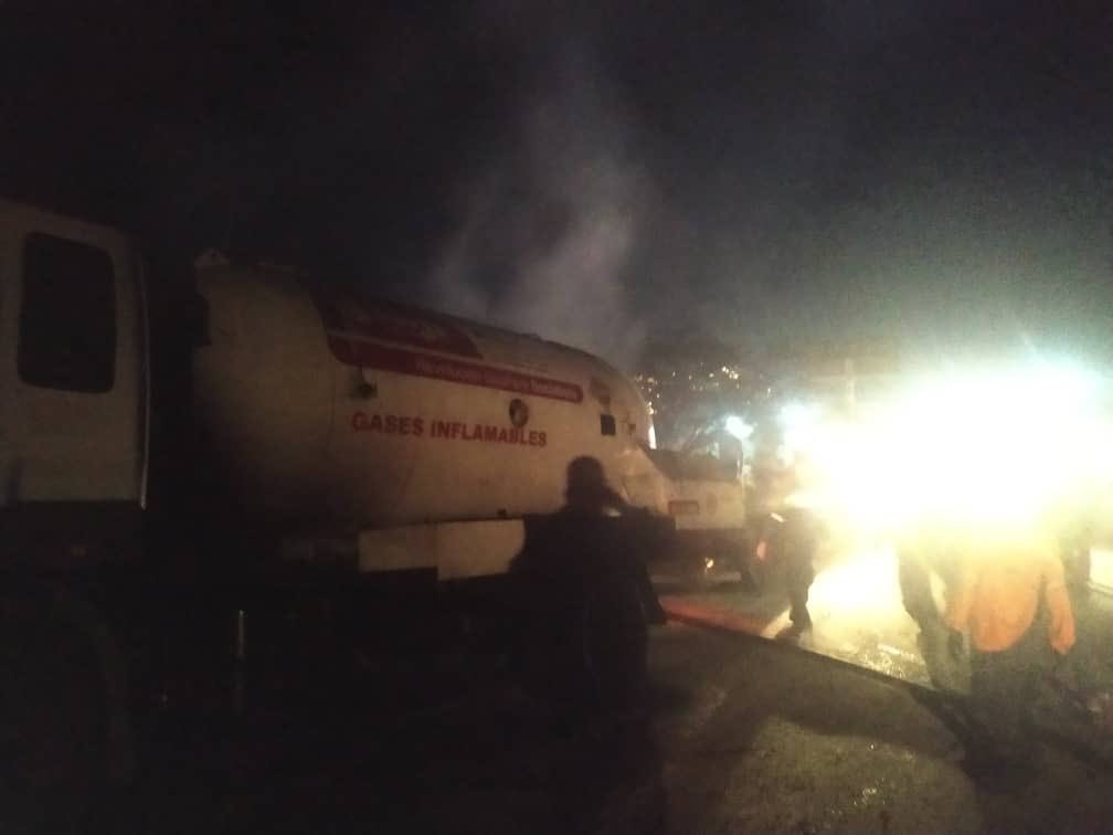 Incendio de una gandola de PDVSA Gas