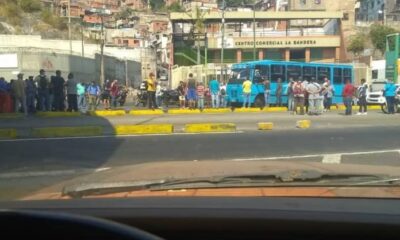 Transportistas protestan en La Bandera