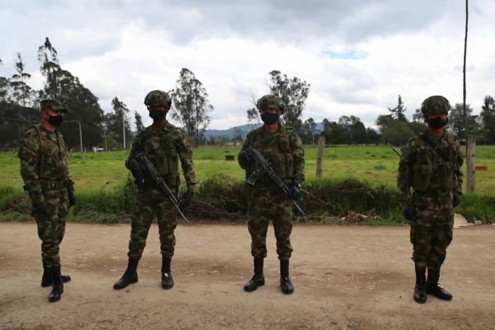 ejército colombiano retiro nueve oficiales - acn