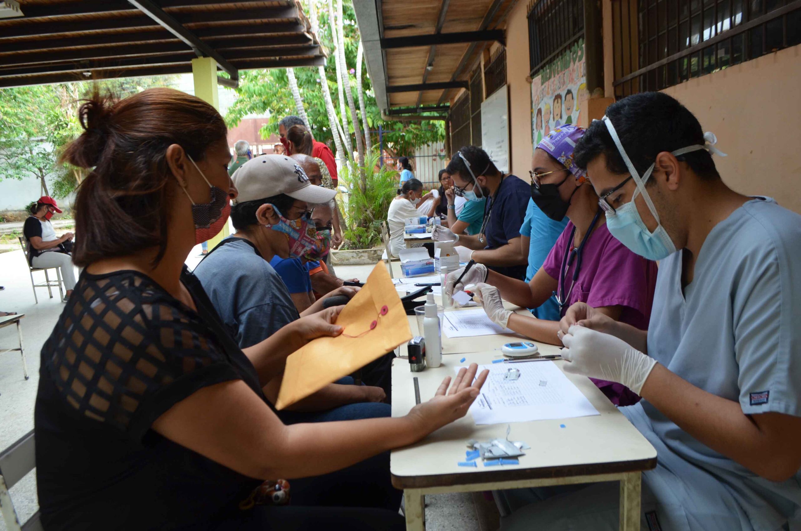 Adultos mayores de Naguanagua recibieron atención médica