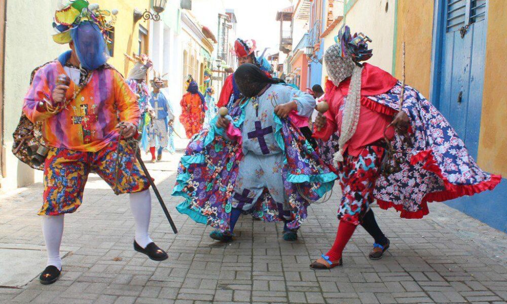 diablos Danzantes salieron sin público - acn