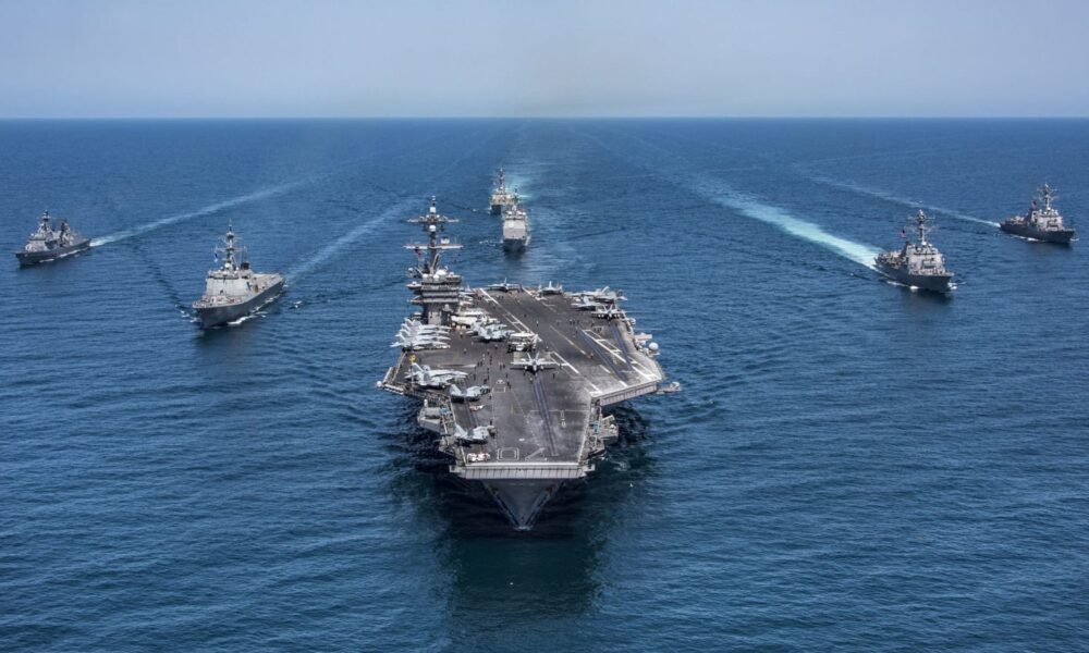 Portaaviones de EEUU navega en el Golfo Pérsico cerca de las costas de Irán