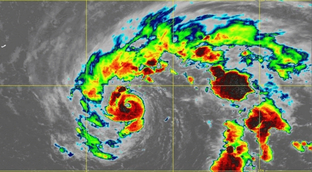 Huracán Epsilon se aproxima a las Bermudas y se intensifica significativamente