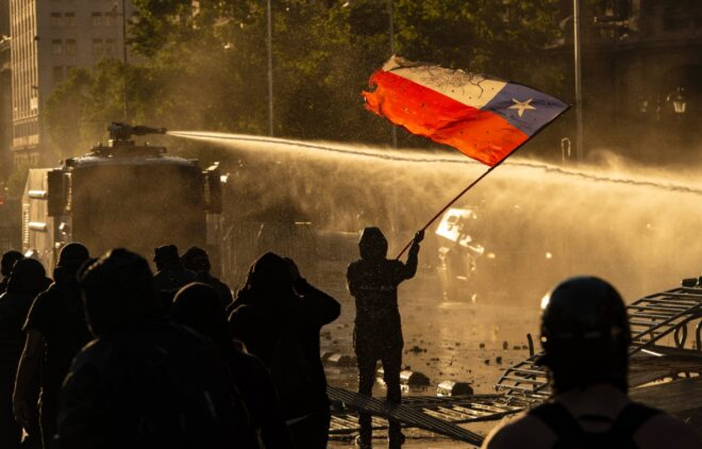 Chilenos pidieron este viernes la renuncia al Presidente Piñera