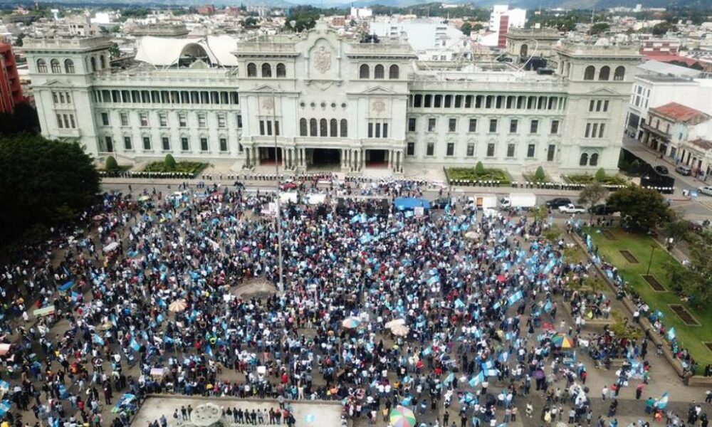 Miles de guatemaltecos protestaron - noticiasACN
