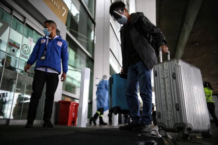 Colombia suspende vuelos con Reino Unido
