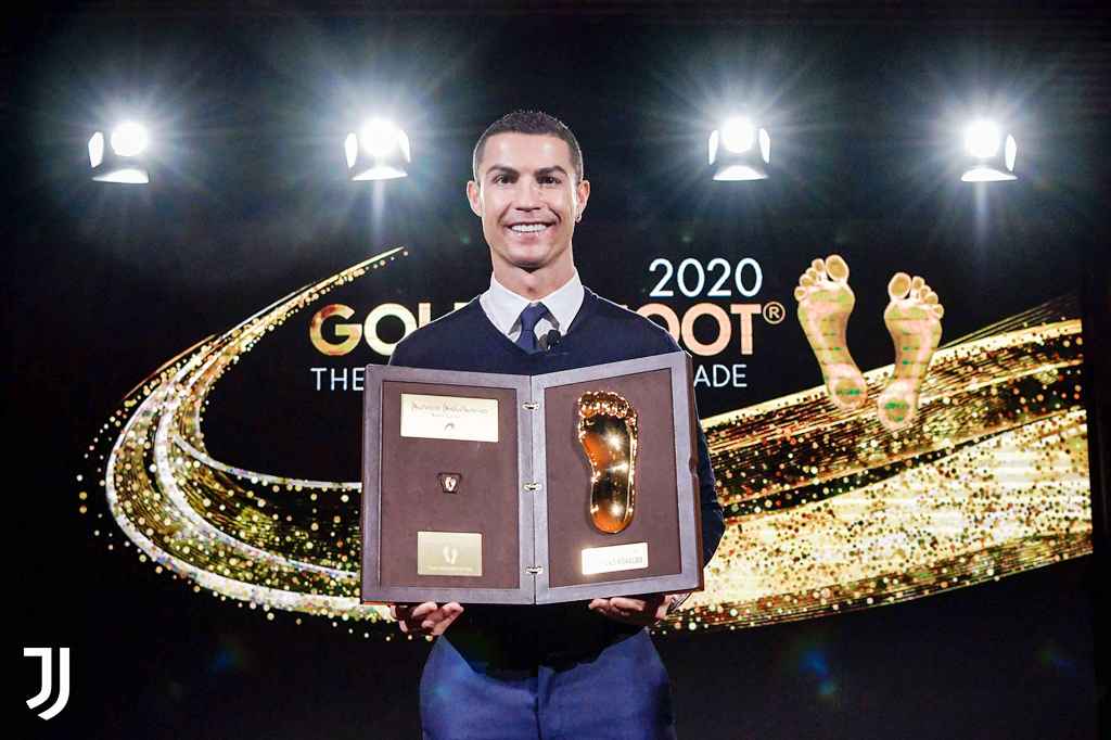 Cristiano Ronaldo recibe el Golden Foot - noticiasACN